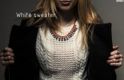 white-sweater/outfit-bili-svetr-s-norskym-vzorem-terranova-cerny-krivak-kabat-gate-nahrdelnik-s-kaminky-house-oranzove-tilko-cropptown-cerne-krajkove-leginy-annchristi.jpg